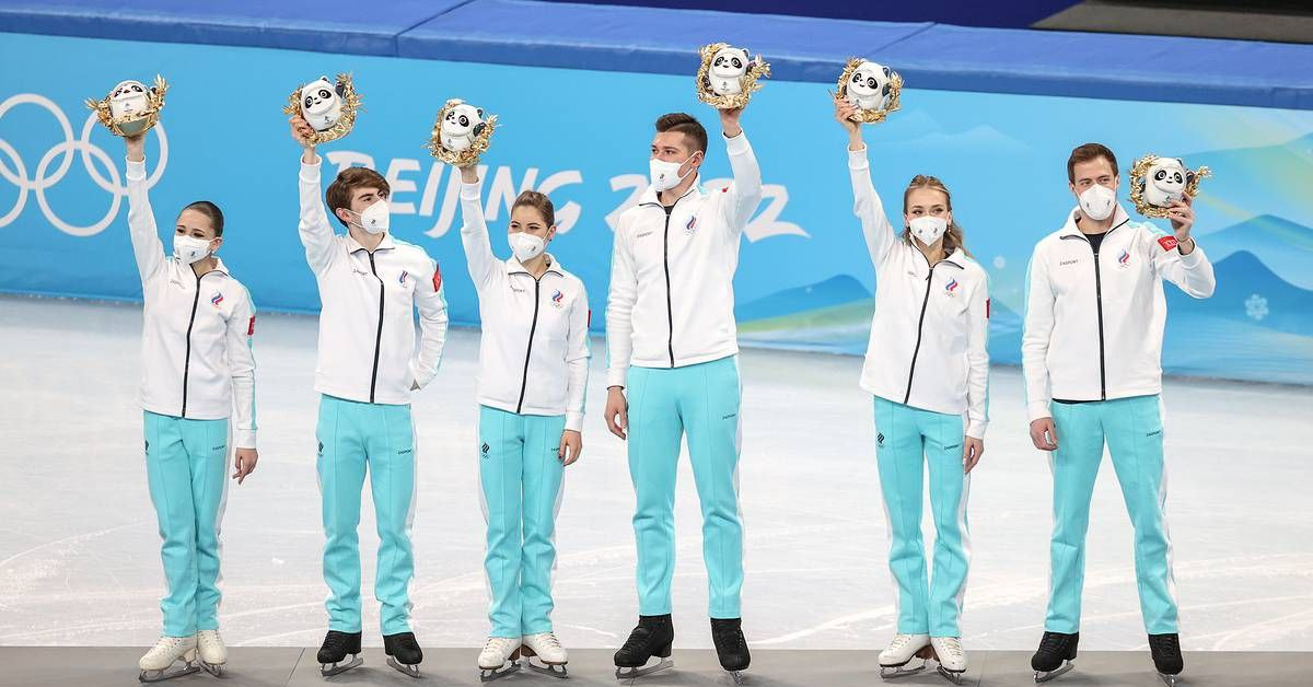 Победители олимпийских игр. Великие спортсмены коллаж. Спортсмен с медалью. Команда фигуристов на олимпиаде 2022. Олимпийские чемпионы 2014.