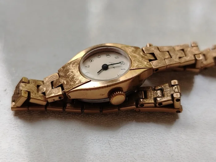 Make the client happy! - My, Master, Workshop, Clock, Hobby, Breaking, Craftsmanship, Wrist Watch, Women's Watches, Made in USSR, Restoration, The photo, Emotions, Video, Longpost