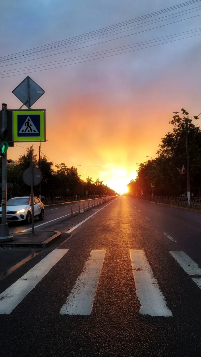 At sunset in the city - My, Mobile photography, Sunset, Road, Longpost