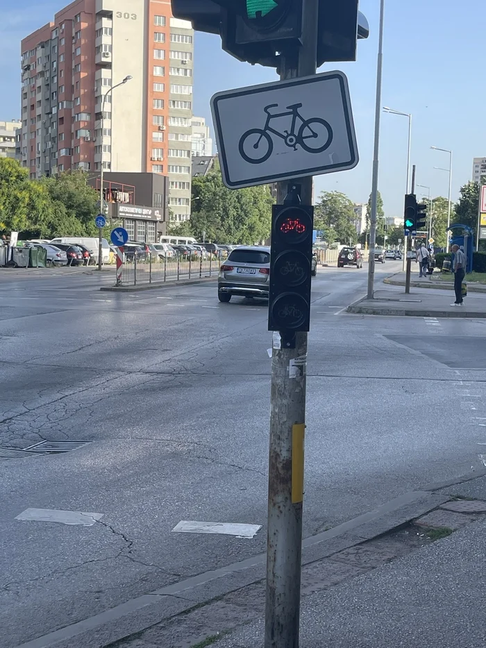Traffic light for lisapeds - My, A bike, Traffic lights, Bike path