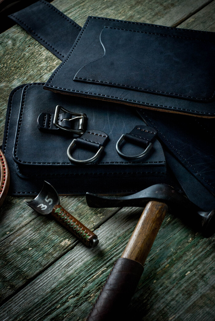 Каждое отверстие пробивается вручную.