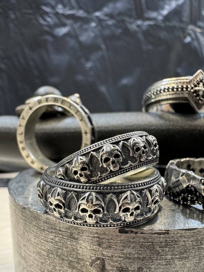 Обручальные кольца из серебра с черепами