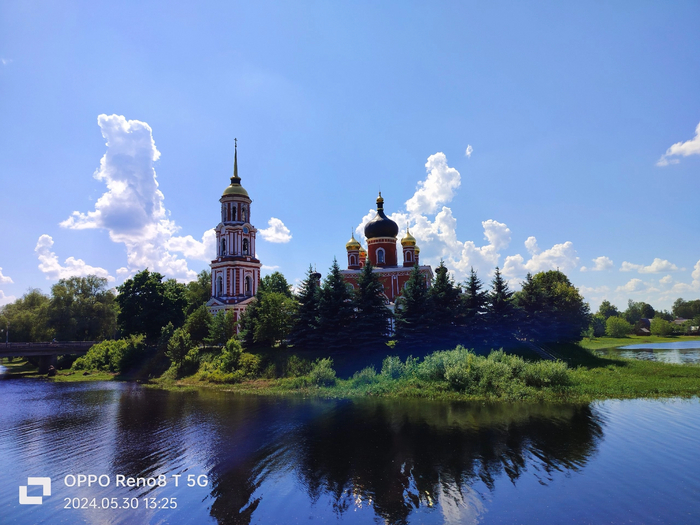 Воскресенский собор, вид с набережной Достоевского