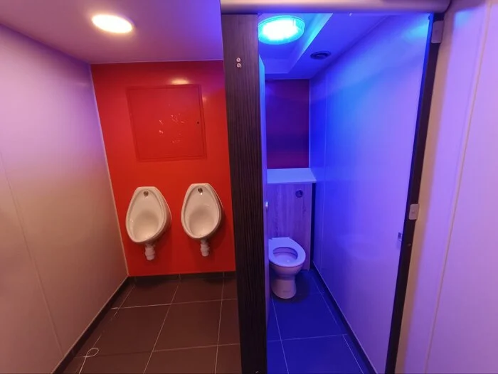 Red or blue room, Neo? - My, Great Britain, Scotland, Glasgow, Toilet, Matrix, Neo, Morpheus