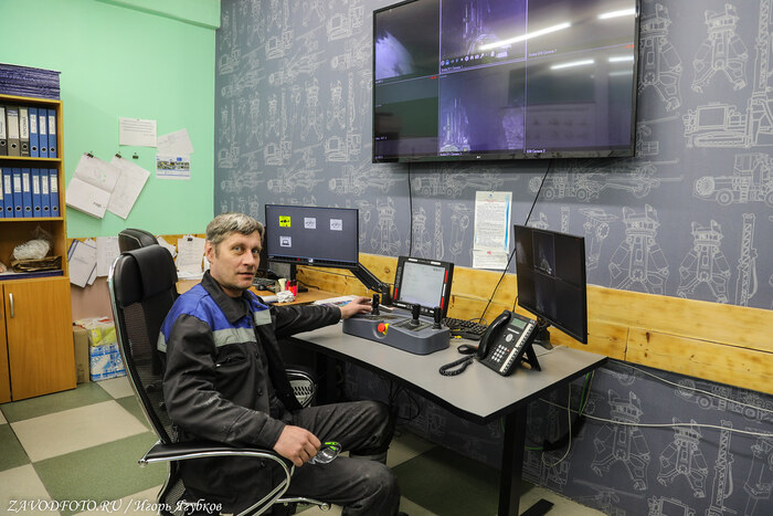 Из серии «Именно они делают Россию великой» - снято мной на руднике «Северный» (Кольская ГМК)