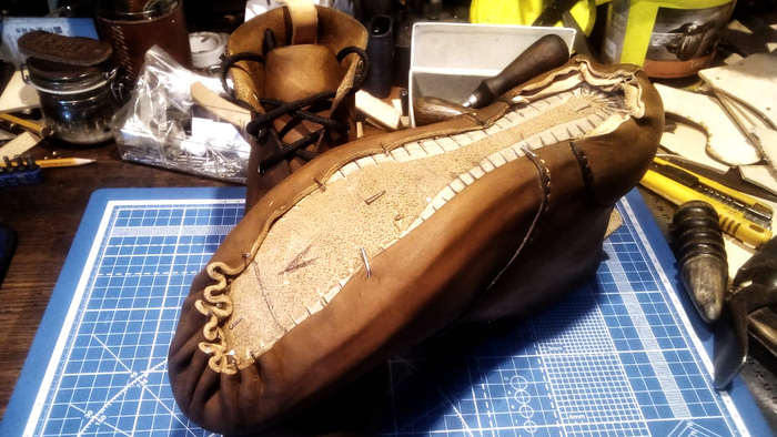 На самом деле гвоздиков много, просто не сфотографировал этот момент