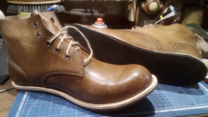 Лишне обрезаем, размечаем будущий шов