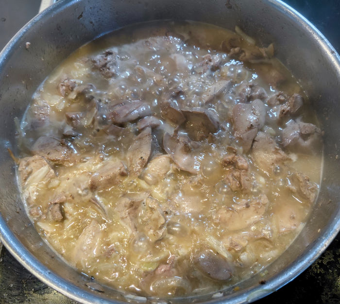 Тушим 10 минут (доводим печень до готовности)