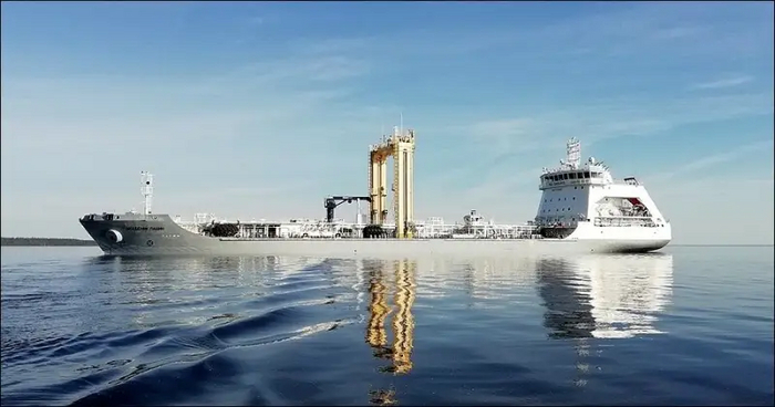 Танкер «Академик Пашин»