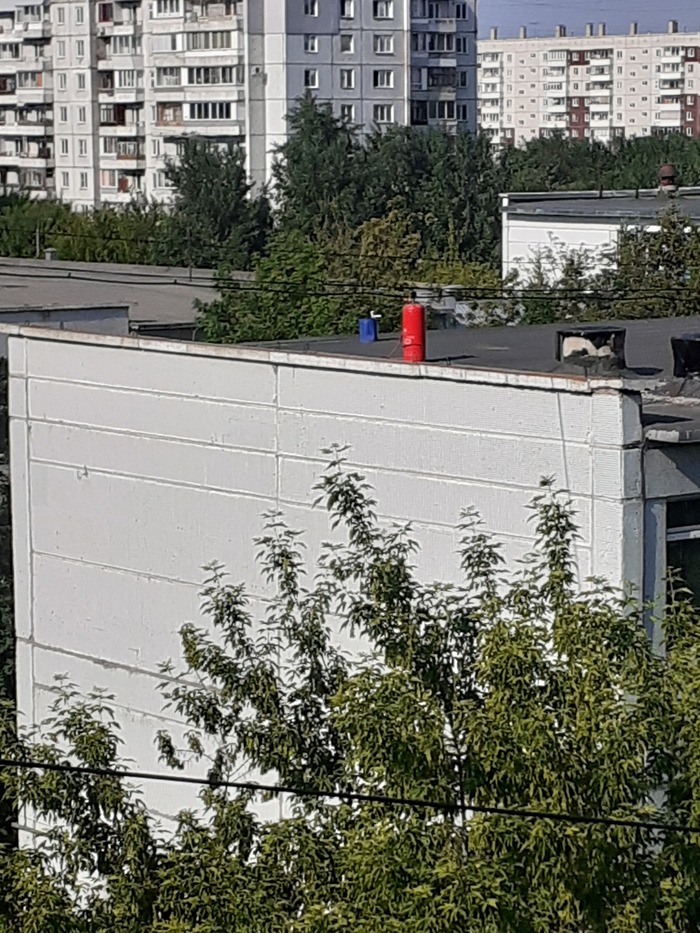 Это огнетушитель или пропан?