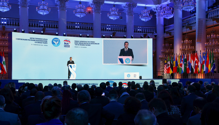 Дмитрий Медведев считает движение "За свободу наций!" важнейшим для консолидации народов мира против неоколонизаторов. Фото: Екатерина Штукина