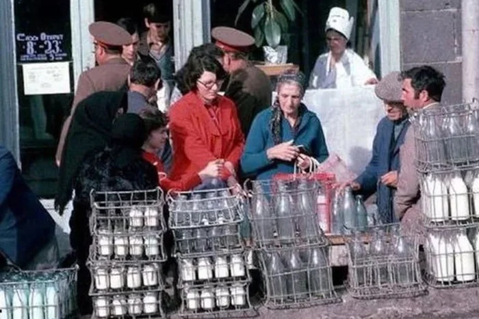 There was no garbage, everything was recycled, bottles were handed over, and the boxes were in circulation for years. It was thoughtful - Past, Bottle, Box, the USSR, Telegram (link)