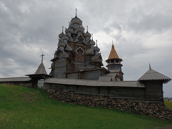 Церковная архитектура на острове Кижи