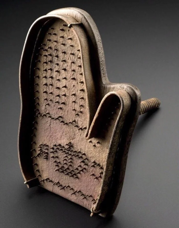 Mitten for branding deserters during the English Civil War, 1642-1651 - Past, Mittens, Stigma, Deserters, Telegram (link)