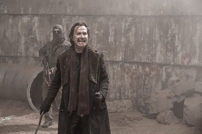 ����� ����