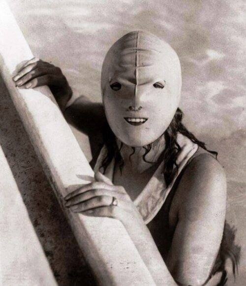 Woman wearing a swimming mask, 1920 - Women, Mask, Swimming, Telegram (link), Repeat