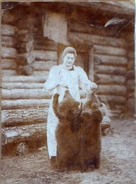 Siberian woman and visiting bear cubs, 1900 - The photo, 1900, The Bears, Siberians, Animals, Wild animals