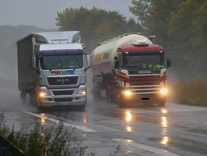 Long-range fighters, please explain why... - Overtaking, Interference, Truckers, Mockery