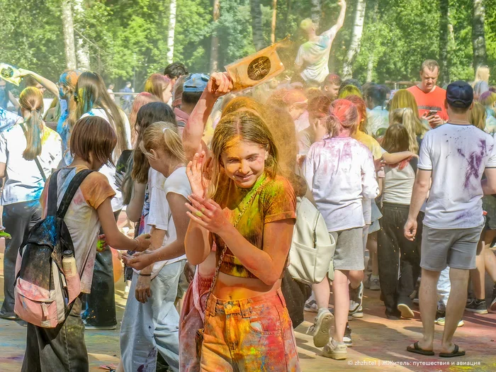 Festival of colors Holi. Why do people throw paint? - My, Holidays, The photo, Street photography, Holi color festival, Moscow region, The park, Longpost
