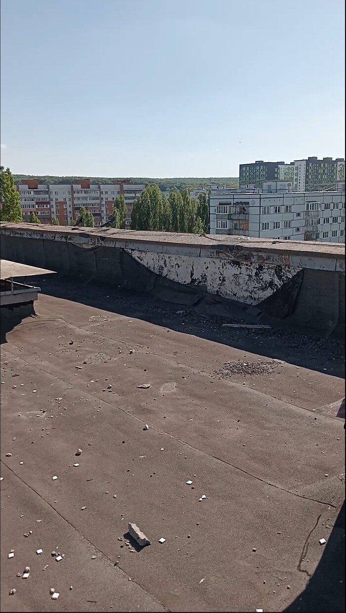 Примыкания сползли, воде ничего не препятствует.