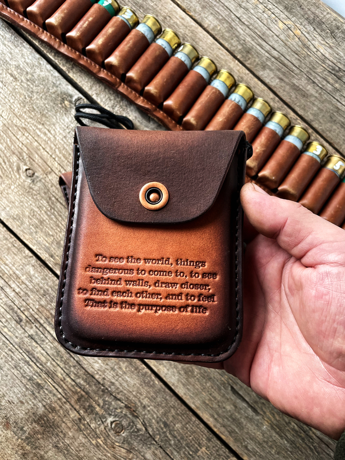 Кожа растительного дубления, окраска аэрографом, тиснение, обработка воском