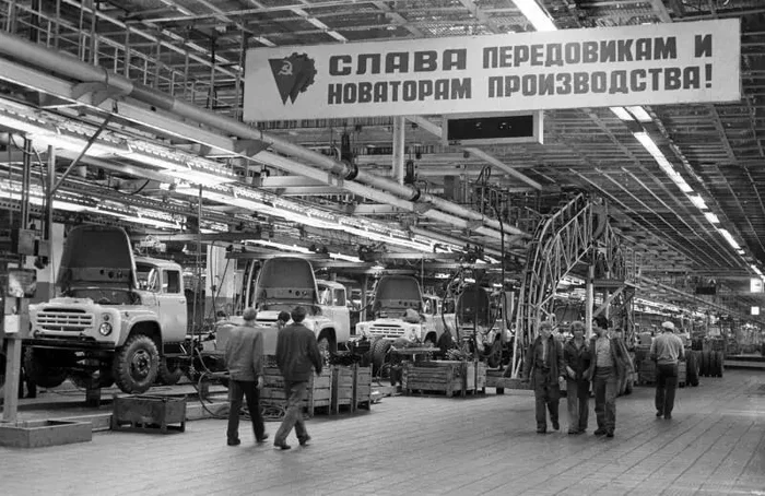 Great words! It’s a pity that the plant and the country have just become a thing of the past. Good car - Zil, the USSR, Telegram (link), Made in USSR, Childhood in the USSR, Retro, Factory, Retro car, 60th, 70th, 80-е