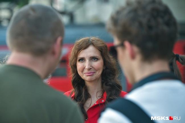 Всю встречу Елена не могла оторвать взгляд от своего супругаИсточник: Артем Устюжанин / <!--noindex--><a href="https://pikabu.ru/story/ottsa_desyateryikh_detey_kotorogo_minoboronyi_ne_khotelo_otpuskat_s_fronta_vsyo_zhe_vernuli_domoy_reportazh_s_vokzala_11524014?u=http%3A%2F%2FMSK1.RU&t=MSK1.RU&h=8fa65bc682a1e754c0494d9fd471c7f4f657b4a8" title="http://MSK1.RU" target="_blank" rel="nofollow noopener">MSK1.RU</a><!--/noindex-->