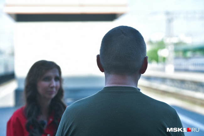 Источник: Артем Устюжанин / <!--noindex--><a href="https://pikabu.ru/story/ottsa_desyateryikh_detey_kotorogo_minoboronyi_ne_khotelo_otpuskat_s_fronta_vsyo_zhe_vernuli_domoy_reportazh_s_vokzala_11524014?u=http%3A%2F%2FMSK1.RU&t=MSK1.RU&h=8fa65bc682a1e754c0494d9fd471c7f4f657b4a8" title="http://MSK1.RU" target="_blank" rel="nofollow noopener">MSK1.RU</a><!--/noindex-->