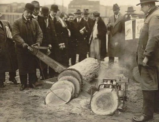 Demonstration of one of the first chainsaw models in history. Berlin, 1931 - Calm, Chainsaw, Black and white photo, Technics