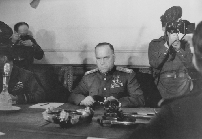 ������������� ���������� ������������������ ������� ����� ����������� 1-� ����������� ������� ������ ���������� ����� ������� �������������� ����� �� ����� ���������� ���� � �������������� ����������� ����������� ��� �������� � �����������, 8 ��� 1945