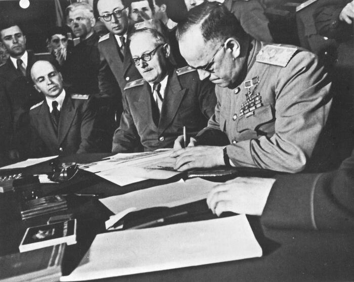 ������ ���������� ����� �.�. ����� ����������� ���������� � ��������� ��������, 5 ���� 1945