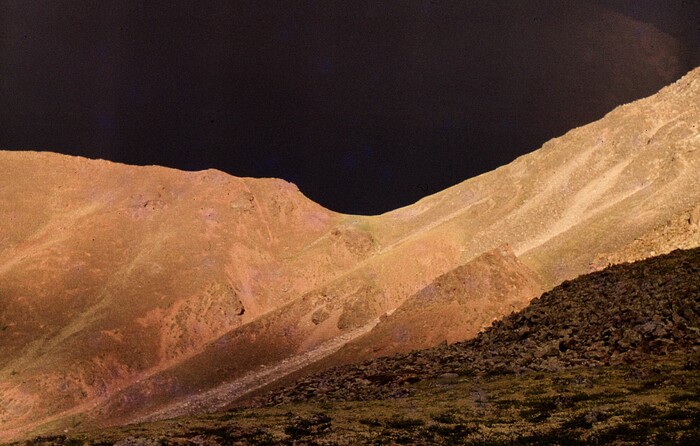 Горы перед грозой - прекрасное, но очень грозное зрелище! Как мы с Костей в тот день убегали! Попасть на горе в грозу - не самый лучший способ самоубиться.