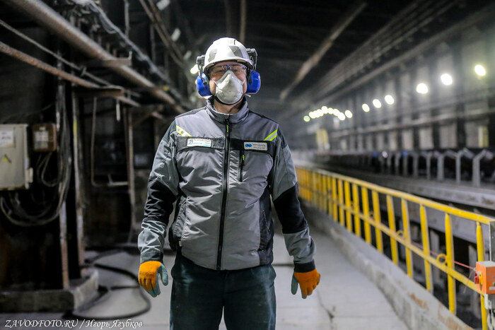 Из серии «Именно они делают Россию великой» - снято мной на обогатительной фабрике в Заполярном (Кольская ГМК)