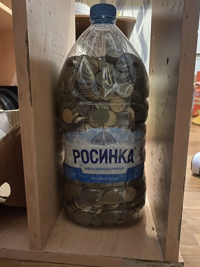 How many coins with a face value of 10 fit into a 5 liter bottle? - My, Coin, 10 rubles, Count, Exchange, Numismatics, Video, Vertical video, Longpost