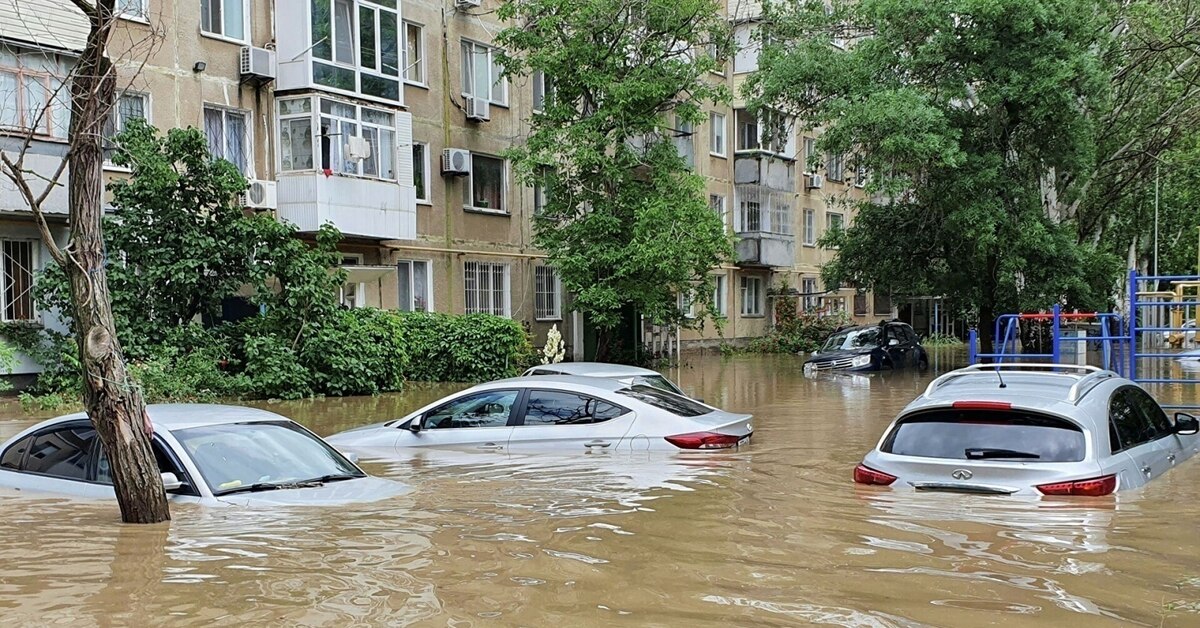 Наводнения в крымском. Потоп в Ялте 2021. Потоп в Керчи 2021. Керчь потоп август 2021. Наводнение в Керчи 2021.