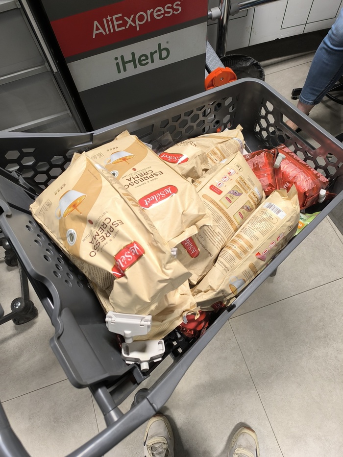 Просрочка по пол года! Телега кофе! Перекрёсток в Санкт-Петербурге ТРЦ ...