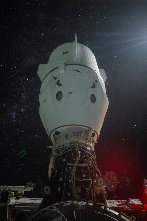 View from the Starliner window - Astronomy, Space, View, Porthole, Starliner, Dragon 2, ISS