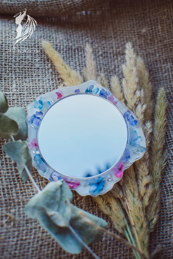 Pocket mirrors made of epoxy resin and fresh flowers - My, Handmade, Needlework without process, Epoxy resin, Longpost, Flowers, Nika_kiss, Mirror