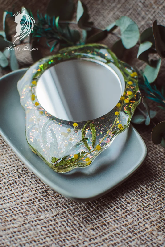 Pocket mirrors made of epoxy resin and fresh flowers - My, Handmade, Needlework without process, Epoxy resin, Longpost, Flowers, Nika_kiss, Mirror