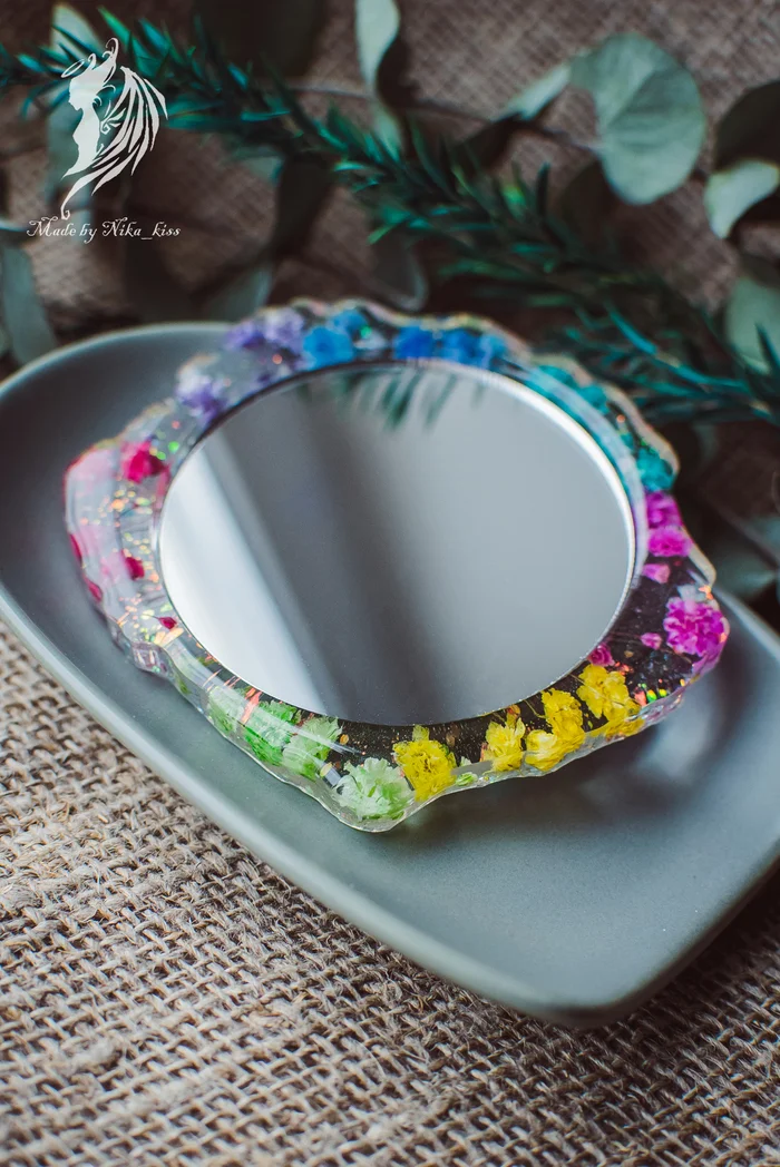 Pocket mirrors made of epoxy resin and fresh flowers - My, Handmade, Needlework without process, Epoxy resin, Longpost, Flowers, Nika_kiss, Mirror