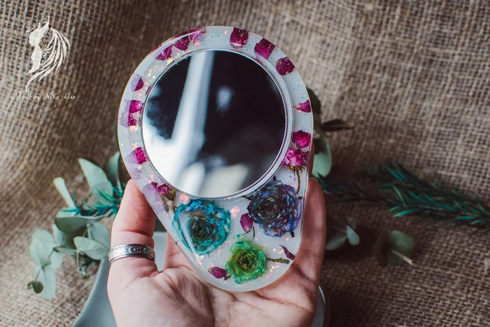Pocket mirrors made of epoxy resin and fresh flowers - My, Handmade, Needlework without process, Epoxy resin, Longpost, Flowers, Nika_kiss, Mirror