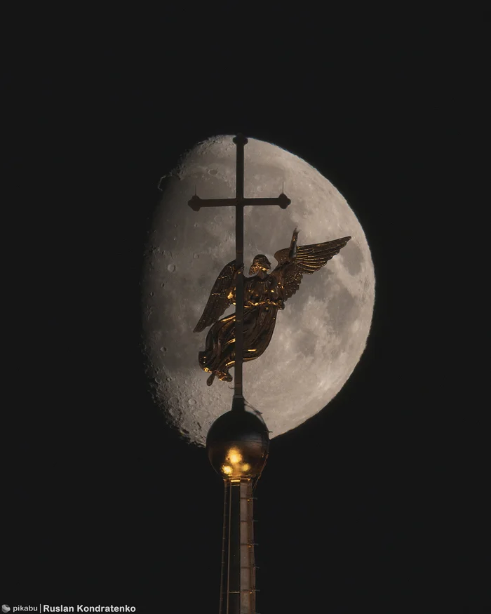 Angel of the Peter and Paul Cathedral - My, The photo, Canon, Saint Petersburg, Town, Evening, moon, Night city, Longpost