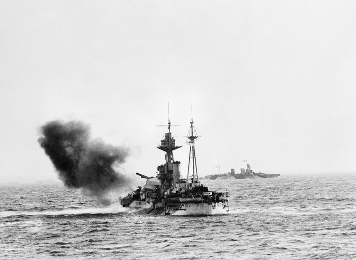 HMS Roberts      , 6  1944 .          HMS Frobisher