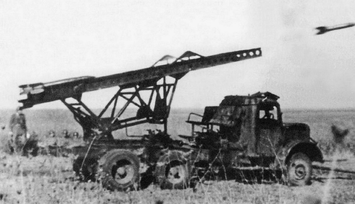 ����������� ���������� ��������� � ����������. �� ������: ��-13‑16 �� ����� ����������� Austin K6 �� ������ � 8‑� ����������� �����. �������� ����, �������������� 1942 �. ������ � ���������� ����������� ������� ������ ��� ��� �� ����� �� ������.