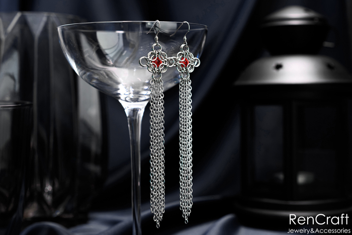 Длина их 120мм, ширина 22мм, масса одной серьги 5.5гр.