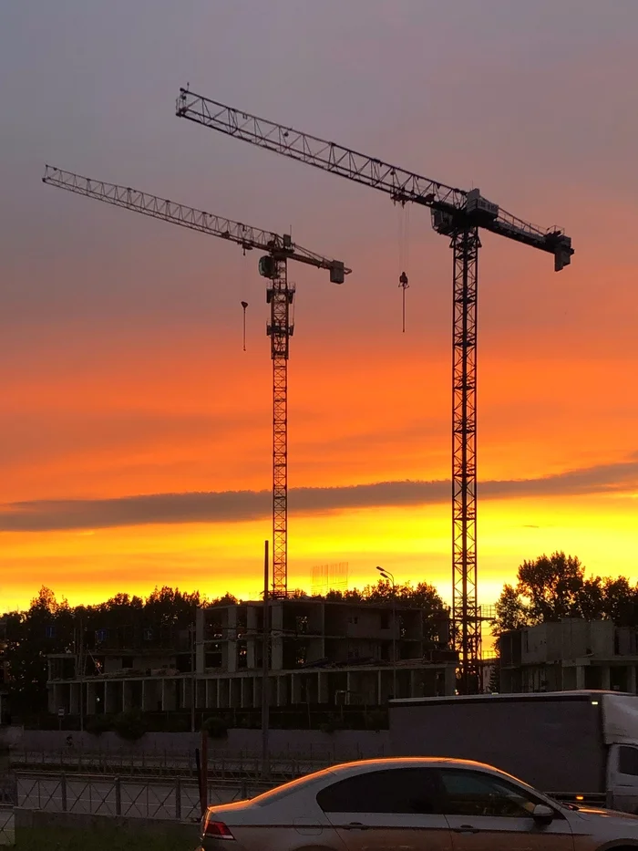 Relaxing after a working day - My, Sky, Sunset, Sunrises and sunsets, Evening, House, Building, Tower crane, Home construction, Builders, High-rise building, Relaxation, Friday