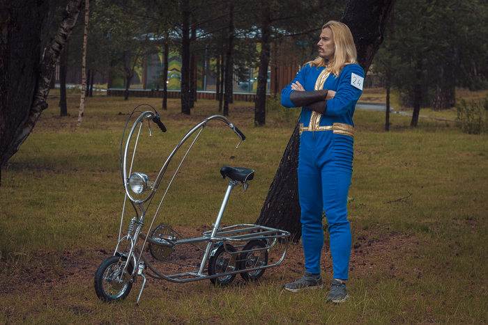За пару недель мы с супругой на даче построили вот такой байк из нержавеющей стали. Назвали его "Мистер Помощник". Из более чем тридцати участников он прилетел четвёртым, и завоевал приз за лучшую сборку. Если будет интересно - расскажу подробнее о нём.