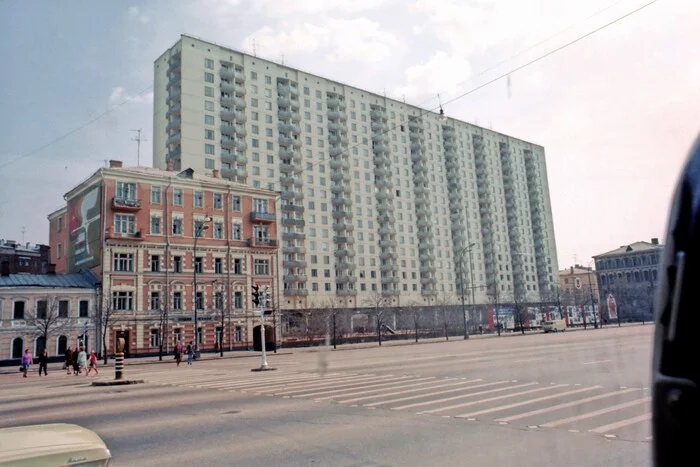 Experimental residential building on ''chicken legs''. Moscow, 1976 - Old photo, Historical photo, Film, the USSR, Moscow, 70th