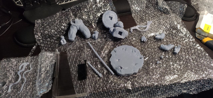 На платформе, отвалились пазы.