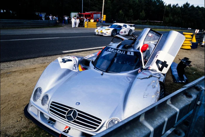 Flight over Le Mans: how the Mercedes CLR took off from the ground. 25 years ago, one of the most spectacular incidents in motorsport history took place. - Auto, Auto, Technics, Technics, Car history, Car history, Автоспорт, Автоспорт, Sport, Sport, Race, Race, Inventions, Inventions, Speed, Speed, Technologies, Technologies, Longpost, Longpost